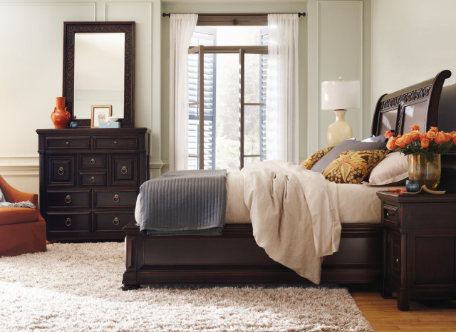 Sleigh Bed