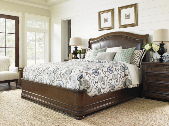 Sleigh Bed